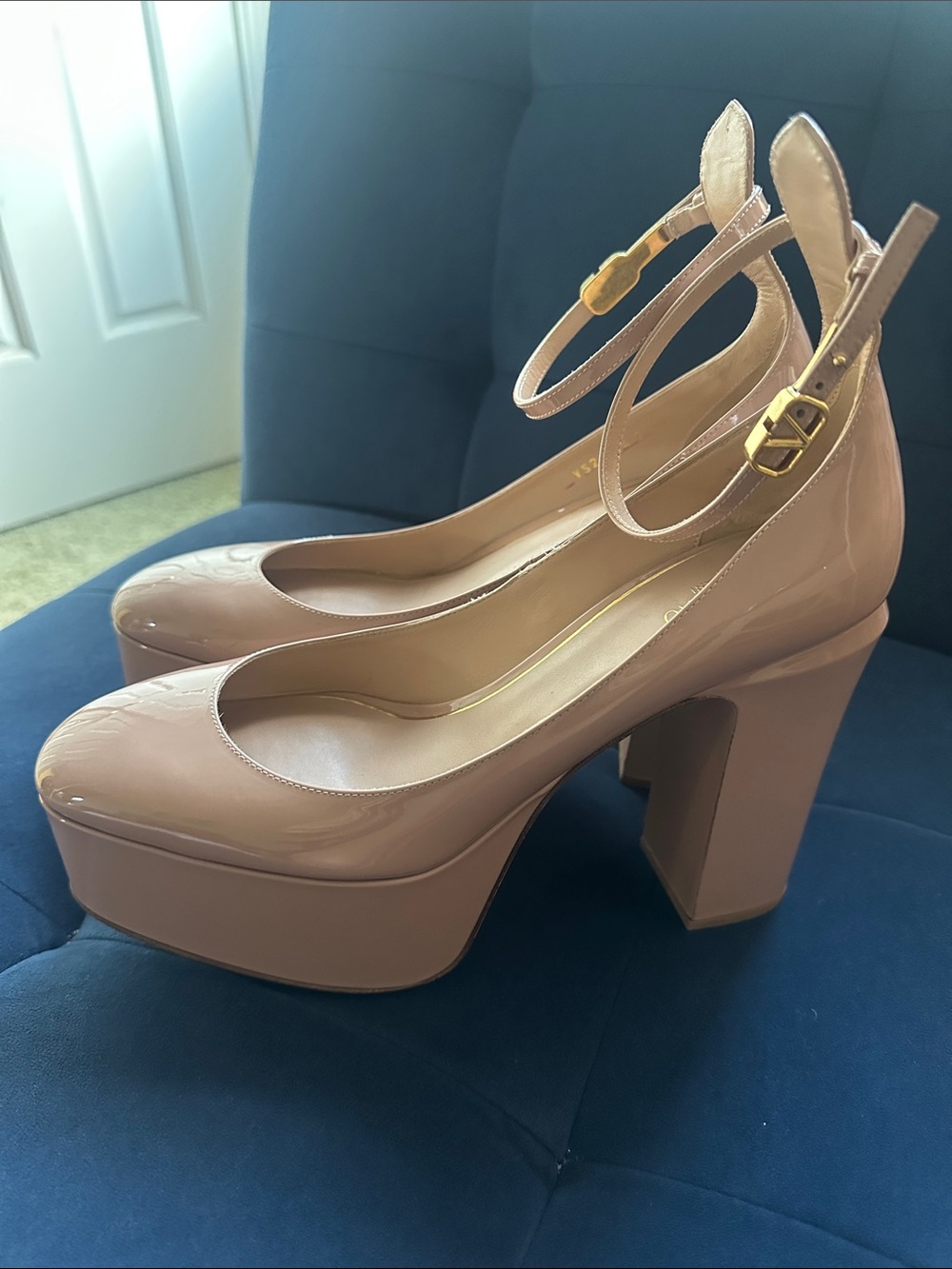 Valentino Beige Patent Tango Ankle Strap Pumps Size 40 - Picture 7 of 13